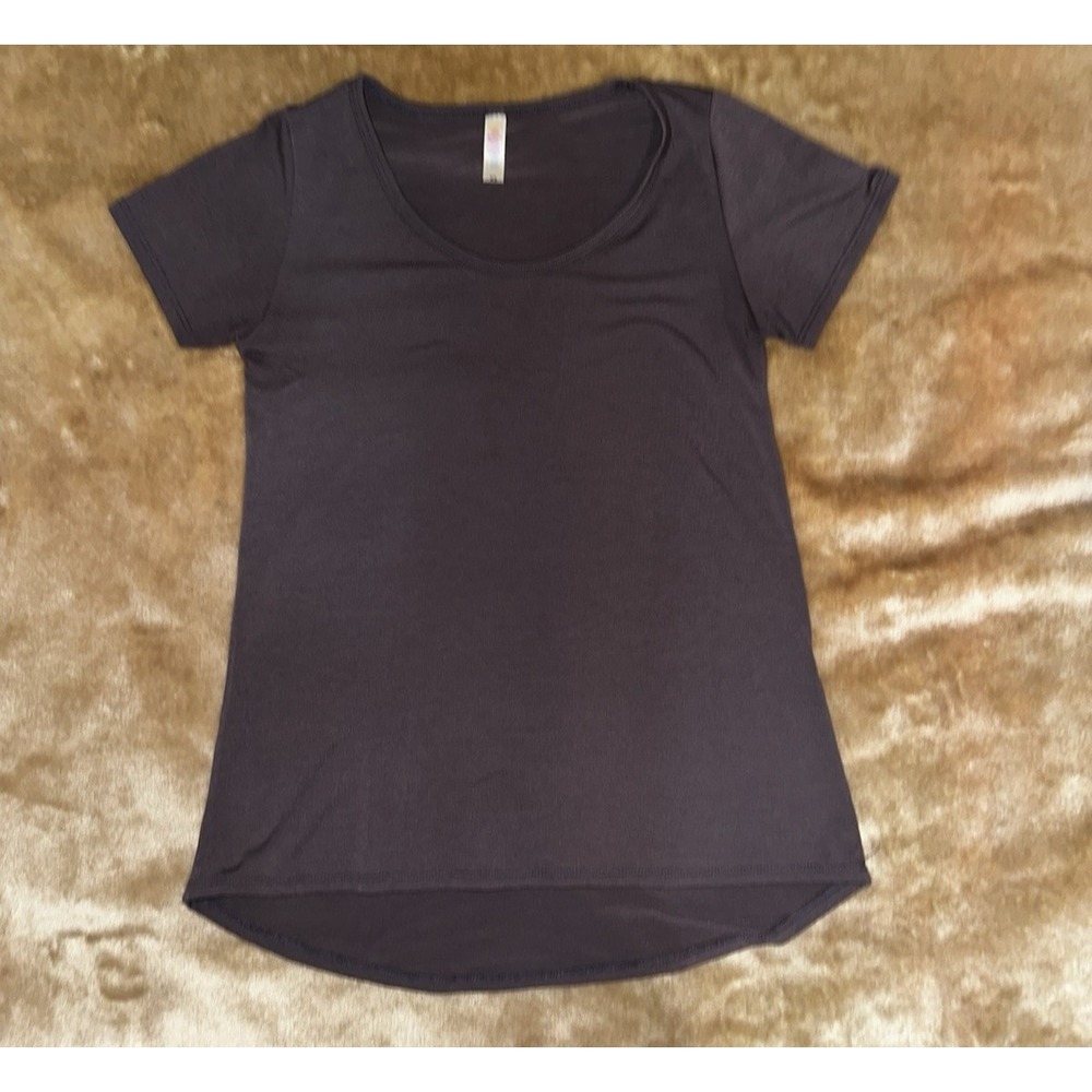 New Lularoe Top Womens Size XS Short Sleeve Pullover Hi-low Stretch